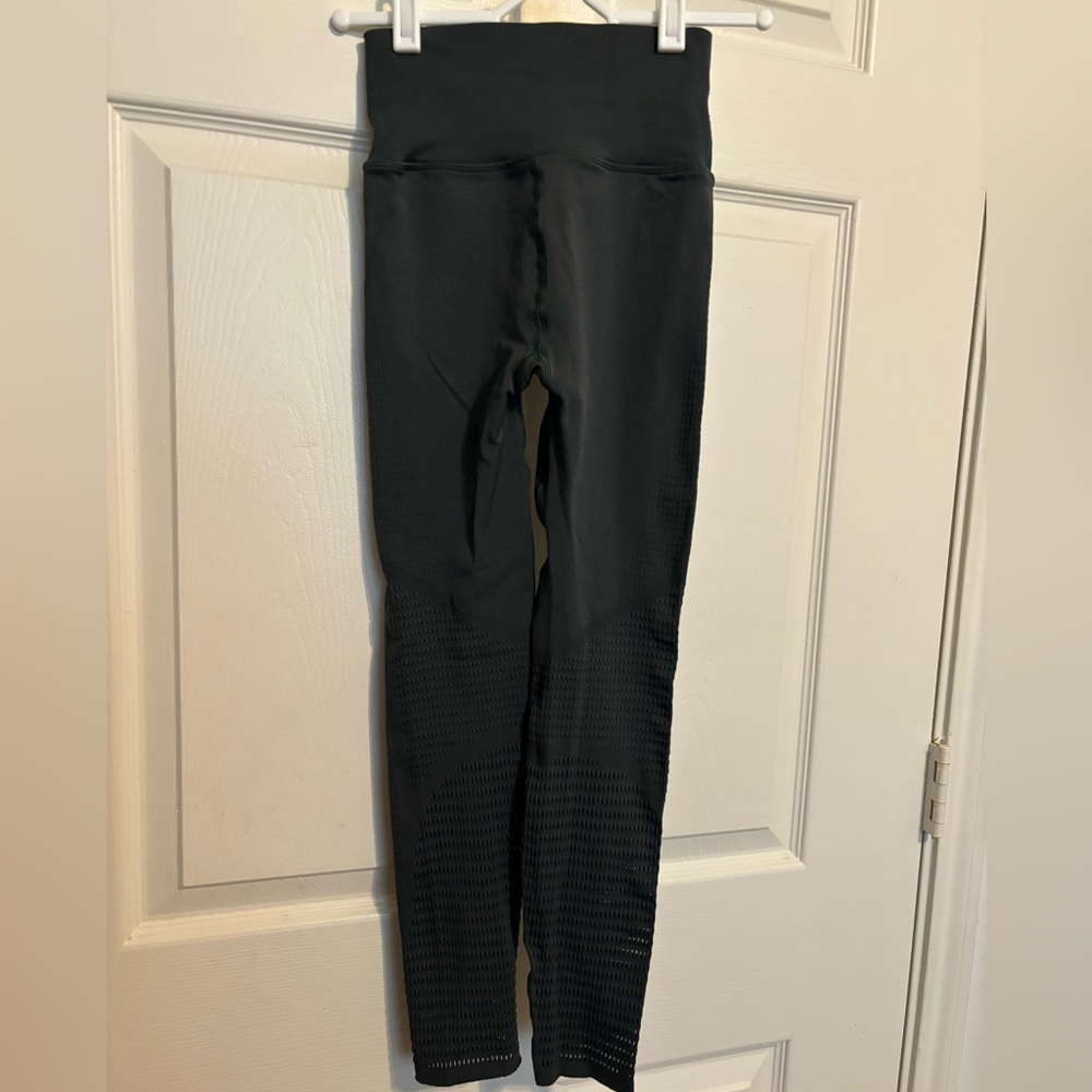 Fabletics Women's Military Green Leggin Size Large - Picture 5 of 10